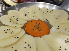 -山野的朋友露营炭火烤肉