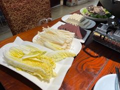 -茸梅路右拐龙虾-农家菜(松江店)