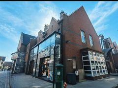 -钟书阁(松江泰晤士小镇店)