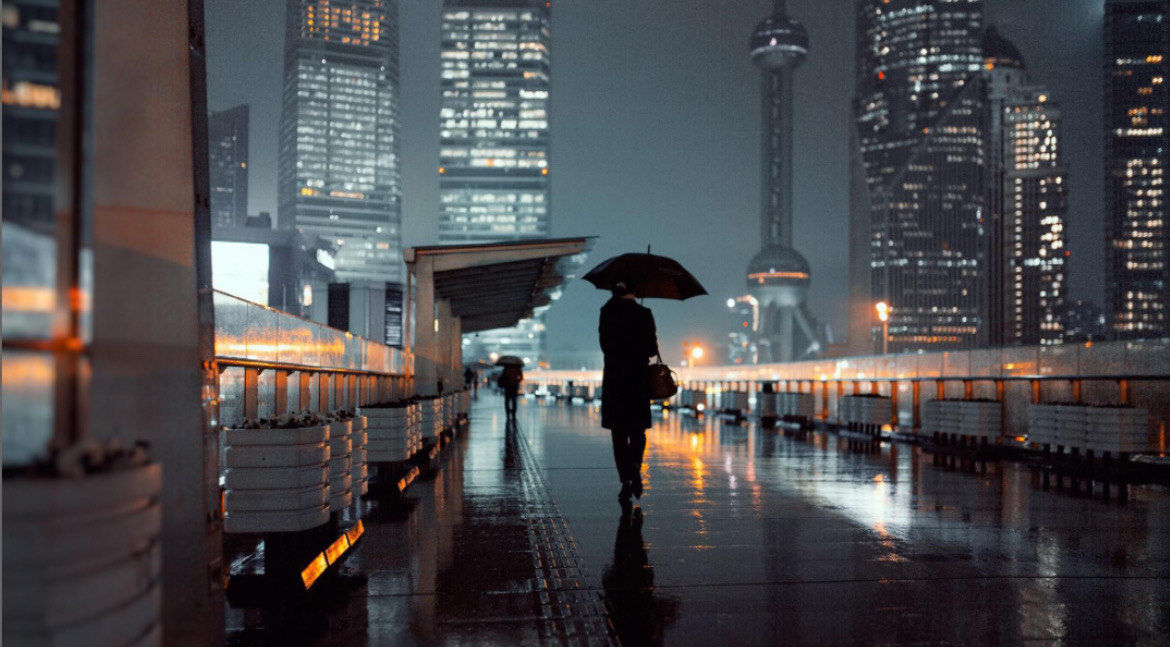 雨夜漫步的浪漫