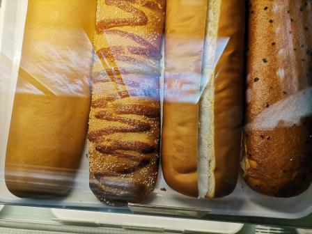 洋人街馒头-"哭了呀!现在长条白馒头白面包,每人只能限.