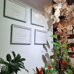 -潮店·虞妃妮轻奢美甲美睫馆