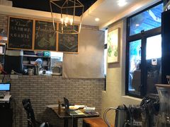 -layback cafe & bar