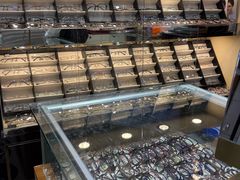 -三叶眼镜城批发市场(上海火车站店)