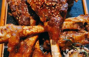 Hand-grabbed Lamb Leg