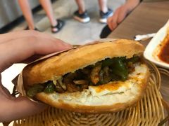 孜然肉夹馍-姐弟俩土豆粉(西安小寨店)