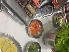 -山野的朋友露营炭火烤肉