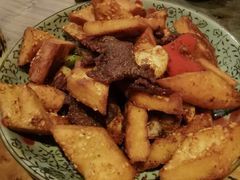 烤肉炒馕-阿里家·新疆烤肉酒場 by MIG