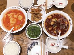-渝是乎酸菜鱼·川渝小炒(新世界百货望京店)