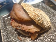 -老天桥酱肉烧饼夹肘子(天桥店)