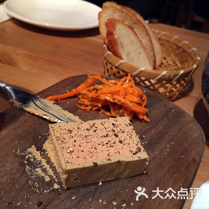 鹅肝酱配烤面包