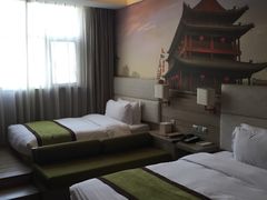 -西安大雁塔科技大学地铁站亚朵酒店