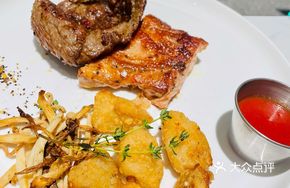 Black Pepper Beef and Chicken Steak on Iron Plate