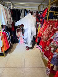-月月婚纱礼服仓储店(王府井店)