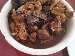 炖鸡-北京龙庆四季香农家饭庄·灶台鱼·碳烤虹鳟鱼(龙庆峡店)