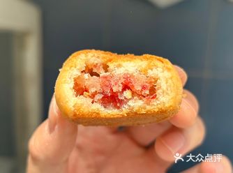 之前吃过他家鲜花饼，这次尝云腿小饼 甜咸火腿馅儿酥香