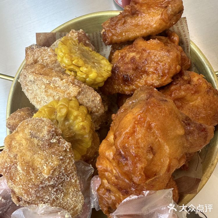 一家开在德思勤“胖东来”旁边的韩式炸鸡店