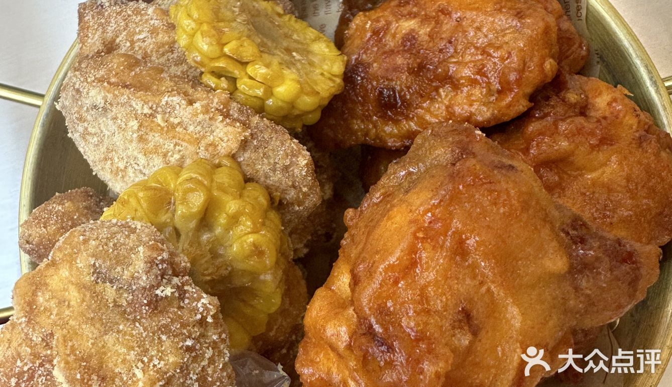 一家开在德思勤“胖东来”旁边的韩式炸鸡店