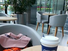 澳白-瑞幸咖啡(汇日央扩国际广场店)