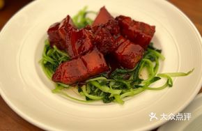 Traditional Smoke-Infused Braised Pork Belly