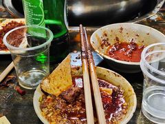 -渝嘴小老弟老火锅(华新村店)