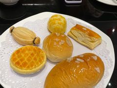 甜品拼盘-高第街56号港式餐厅·精选(世茂广场宽厚里大明湖店)