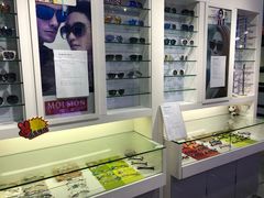 -提一眼镜·蔡司·依视路(小寨店)