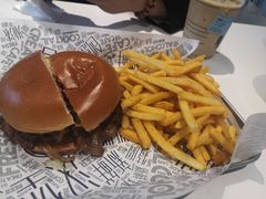 -TRIPS BURGER(大钟寺店)