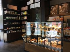 面包甜点陈列柜-星巴克(北京三里屯SOHO一店)
