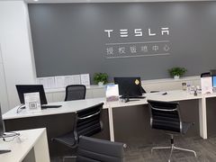 -北亚国超特斯拉授权钣喷中心