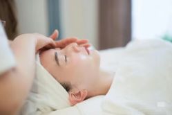 -安吉拉·纤纤玉指美甲美睫创意中心