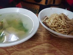 -松树干拌面店