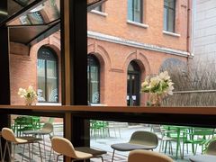 靠窗位-潮一不贰·法式甜品·生日蛋糕·西式简餐(外滩店)