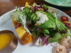鲜虾牛油果沙律-喜洲吧·江畔老船厂·庭院餐厅(喜临院店)