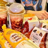 麦当劳也出卷饼了！脆笋+小酥肉cp