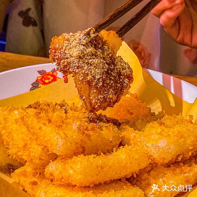 成都探店 | 进店就送草莓的老火锅