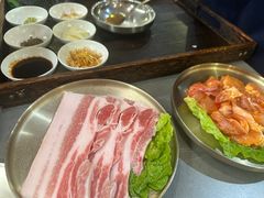 -围炉肉舍•炭烤活鳗•丹东海鲜烤肉(步行街店)