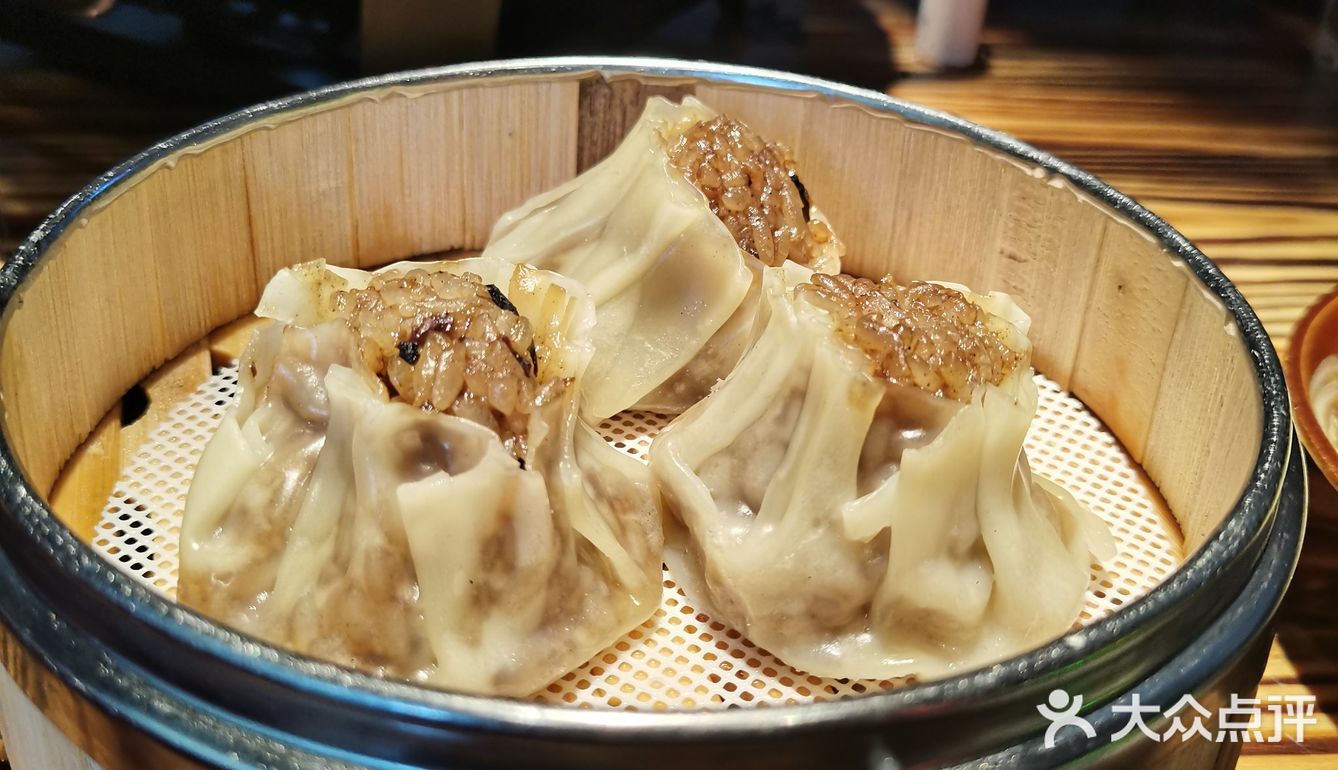 鲁大侠Ⅱ满满霓虹灯-味道超香的铁锅肥肠