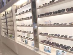 -诺柯视眼镜-蔡司依视路官方工厂店(淞南一店)