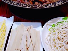 -茸梅路右拐龙虾-农家菜(松江店)