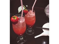 草莓气泡水-鹿港小镇(悠唐店)