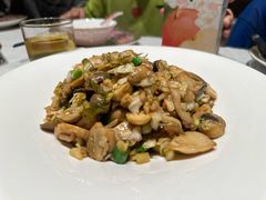 酸菜炒蘑菇-南北草堂家常菜(晶都店)