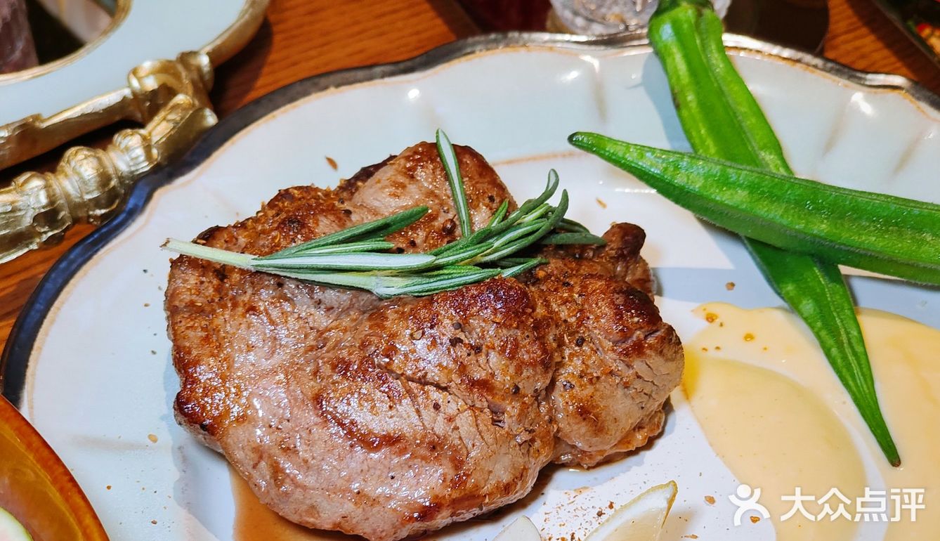 花开富贵山茶红👉秘密旅行西餐