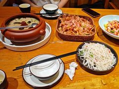 -老滇山寨•云南特色菜•地方菜•民族风情歌舞表演(金碧店)