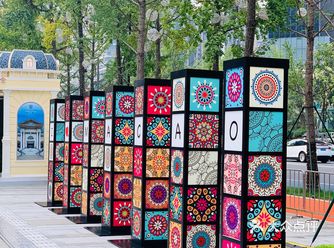 今天去凑热闹了 交子大道上的澳门周展 不大