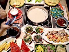 -尚尚仙·酸汤猪手·猪肚鸡火锅(华联万柳购物中心店)