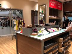 -UGG(燕莎奥特莱斯购物中心店)