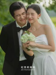 -纪梵希旅拍婚纱摄影(大连总店)