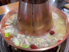-果松木炭酸菜铜火锅·外婆参鸡汤