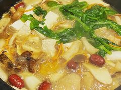 土鸡炖蘑菇-中8楼风尚云南菜(颐堤港店)